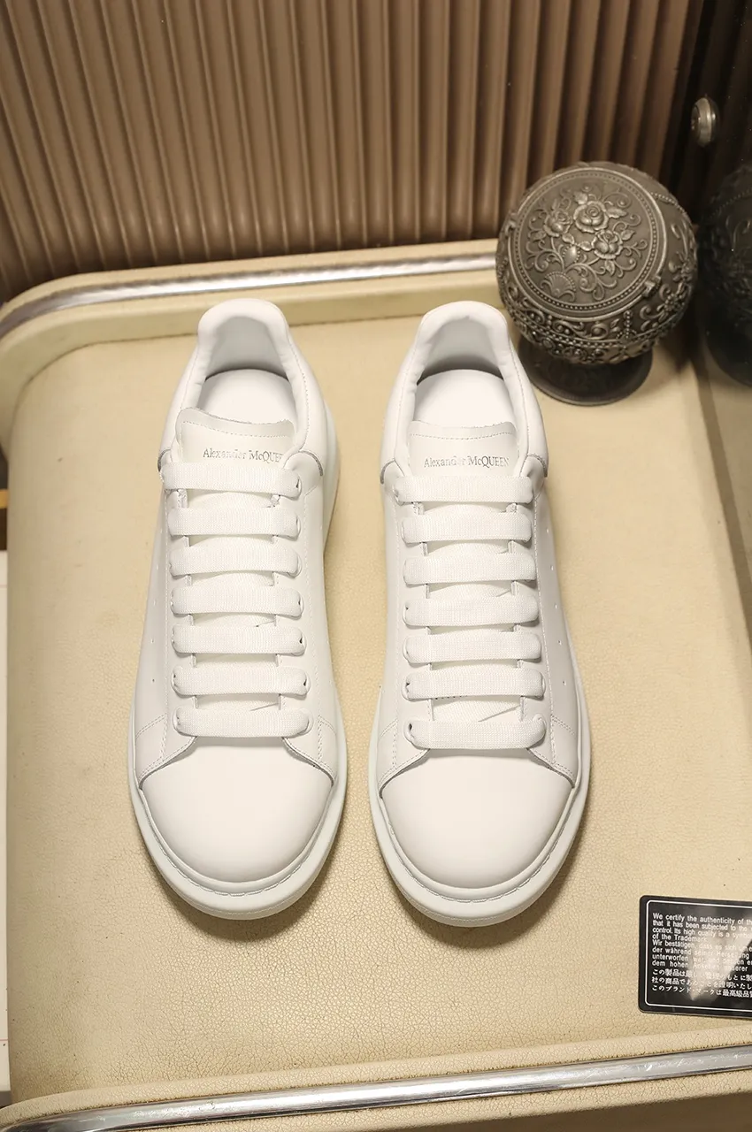 👟👟Ex-factory price 480👟👟 Men's size +10 High-quality upgraded version🔥Real shot of Alexander McQUEEN (McQueen)🎉The highest quality silk cowhide version on the market🎊, imported water-dyed sheepskin inside, counter 1:1 replica, star style T stage catwalk, a must-have for fashionistas , the original high-temperature and ultra-clear air compressor logo on the foot, absolutely counter-matched version, the arc of the back bag is truly genuine 0⃣️ difference, using an exclusive privately molded double-layer vacuum outsole, which is light on the foot and has excellent rebound! Running🏃✈️The first choice item for outdoor sports💅💅Trend and fashion coexist📣 Women’s style: 35-39, Men’s style: 39-44